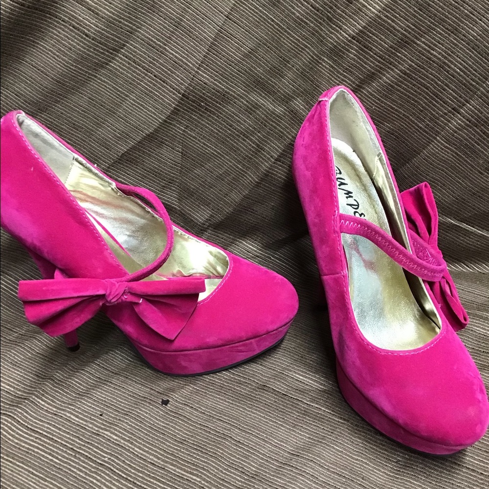 Bumper- hot pink velvet heels size 7